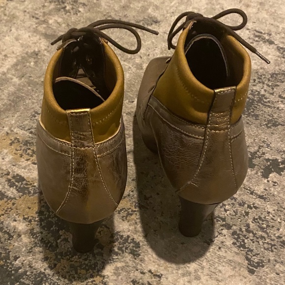 Donald J. Pliner Gold Metallic Laced Up Heeled Booties - Size 36.5 - Picture 4 of 5
